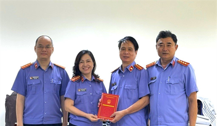 Viện KSND thành phố Hà Nội tổ chức thăm hỏi, tặng quà thân nhân gia...